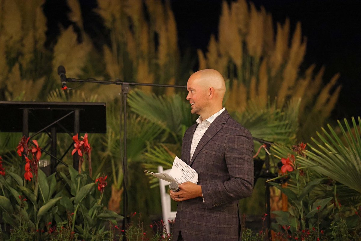 Great turnout, as always, at the ‘𝘈𝘨𝘨𝘪𝘦𝘴 𝘐𝘯 𝘗𝘢𝘳𝘢𝘥𝘪𝘴𝘦’ dinner to kickoff a new year for <a href="/NMStateAggies/">NM State Aggies</a> last night.

Fun night on the🎙️. Aggie Nation is ready to pack Aggie Memorial in one week for <a href="/NMStateFootball/">New Mexico State Football</a>!

📸 credit || <a href="/mjmfotos/">Michael J Martinez</a>