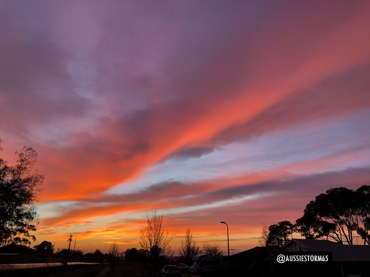 aussiestorm65's tweet image. Sunrise - Monday 25th August 2025
#sunrise #VicWeather #StormHour #Geelong #nofilter #WINTER