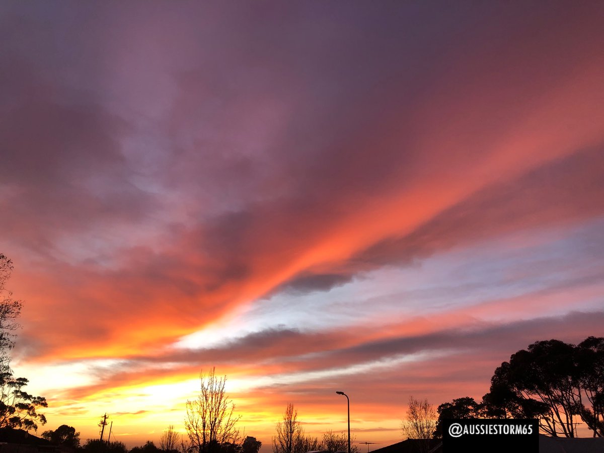 aussiestorm65's tweet image. Sunrise - Monday 25th August 2025
#sunrise #VicWeather #StormHour #Geelong #nofilter #WINTER