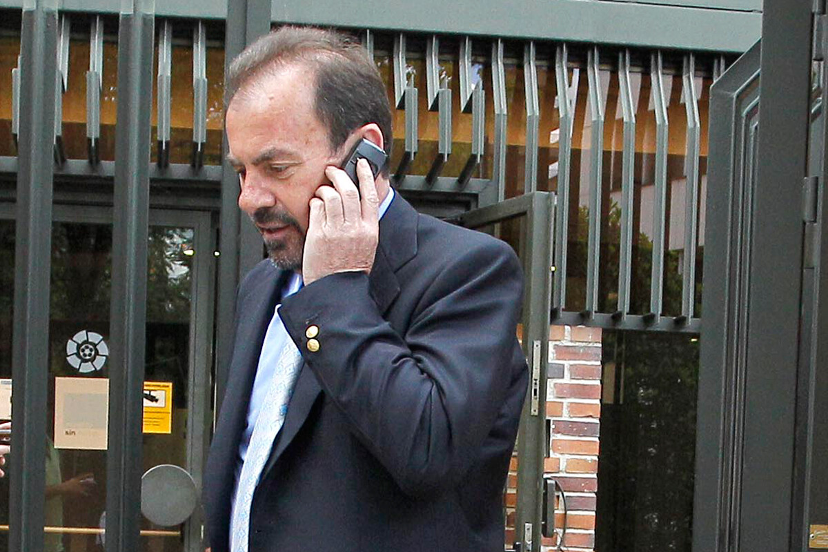 - Oye pepe, perdona las horas, pero ya hemos solucionado lo de los jugadores y te puedes llevar a Juanmi y Neyou para mañana.

+ Ostras que alegría, ha colado lo del aval?

- Más o menos. Te quedas sin Uche.