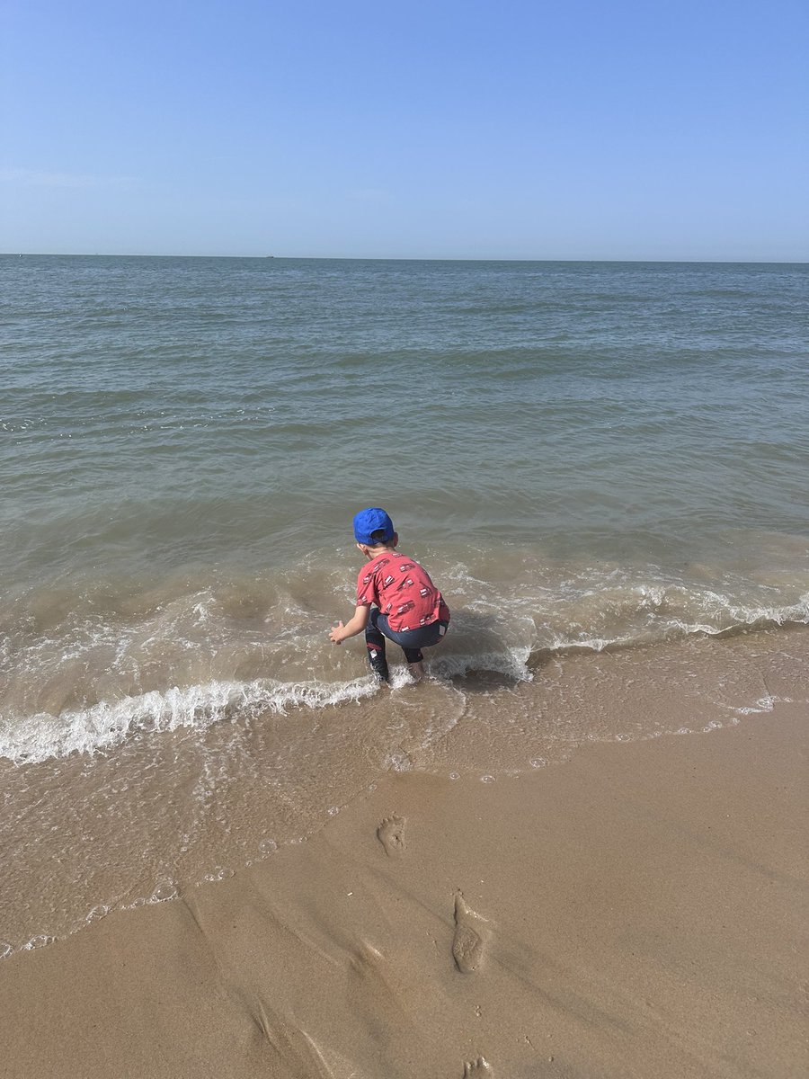 DevMicMac's tweet image. 8월 쓸쓸 마무리 되는데 다들 잘 지내시죠? 
Updates from August!

1 - 벨기에 바닷가 🏖️
2 - 놀이터 🛝
3 - 블뤼셀 축제 🎡
4 - 자전거 경기 🚴 @Arnaud_De_Lie