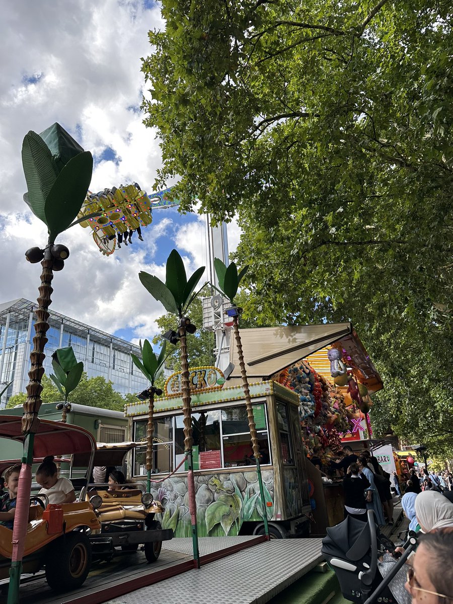 DevMicMac's tweet image. 8월 쓸쓸 마무리 되는데 다들 잘 지내시죠? 
Updates from August!

1 - 벨기에 바닷가 🏖️
2 - 놀이터 🛝
3 - 블뤼셀 축제 🎡
4 - 자전거 경기 🚴 @Arnaud_De_Lie