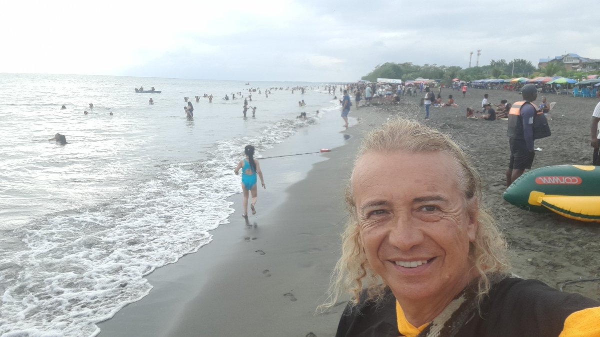 Desde Tunaco reporto playas llenas y en PAZ Total <a href="/petrogustavo/">Gustavo Petro</a>
