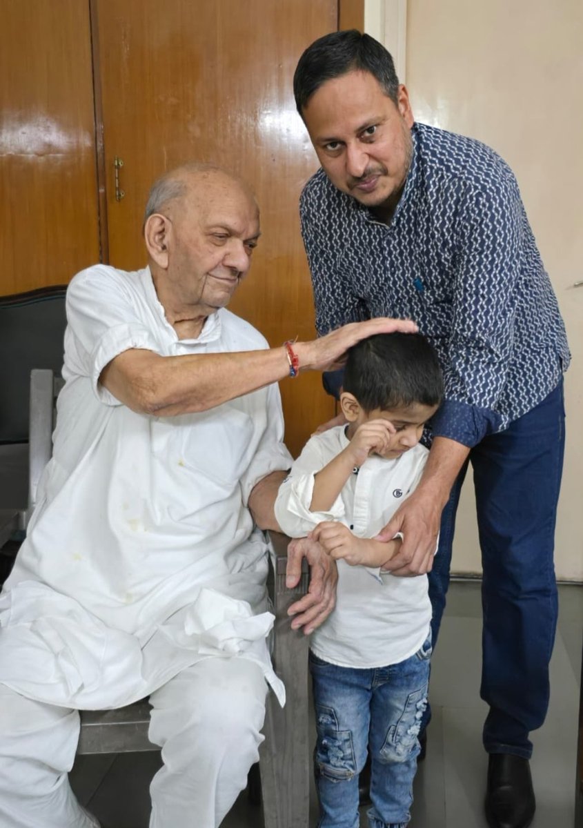 Md Jawaid (पेंशनविहीन) tweet media