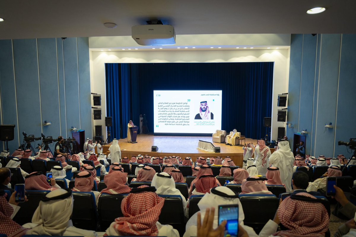 malkassabi's tweet photo. أزور عسير الأصالة والتراث والكرم، والتقيت اليوم بمجتمع الأعمال من رجال وسيدات ورواد، مستعرضين مقترحاتهم وتحدياتهم لمعالجتها وتحويلها إلى فرص. https://t.co/VQ7eCDgVW5