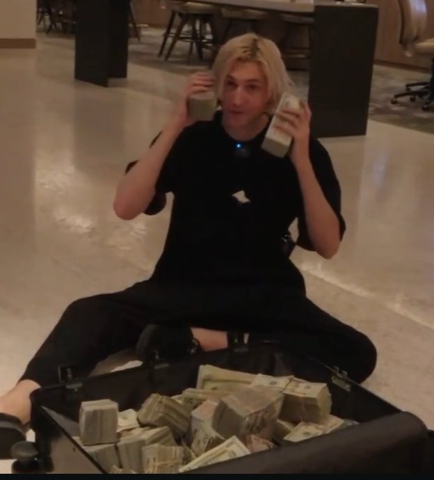 Bilal__Obd's tweet photo. @esportsawards @xQc MY GOAT https://t.co/WhzsacV0eF
