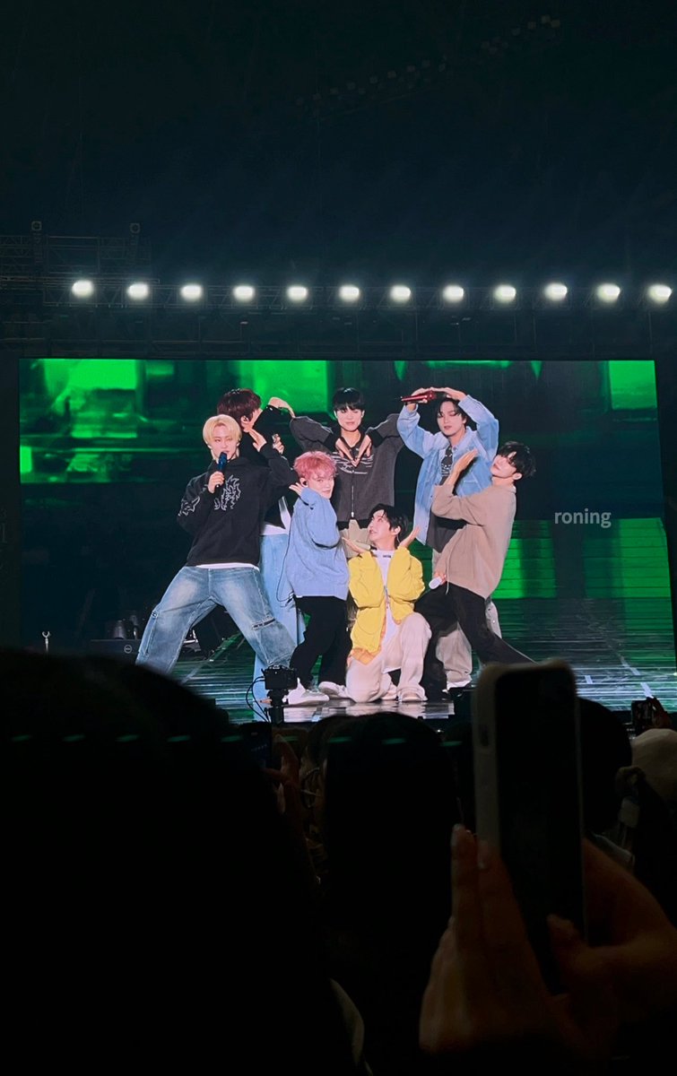 #너무_SUPER한_드림의_9주년 #nctdream 
世界上最好的7D
你们怎么这么可爱 每次都很努力的拼爱心给我们表达爱意💕💕