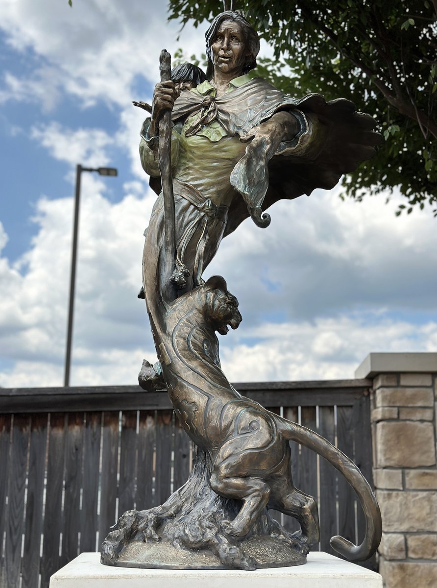chunternews's tweet image. New sculpture called “Blue Clan Woman” by Daniel HorseChief installed along the #CherokeeNation Cultural Pathway in downtown #Tahlequah #Oklahoma, just in time for the annual Cherokee National Holiday over Labor Day weekend. #CherokeePhoenix #Cherokee #Native