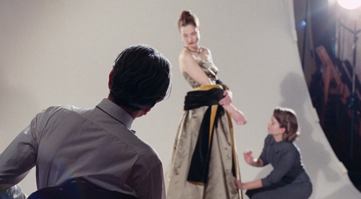 waynesfury's tweet photo. phantom thread (2017) - dir. paul thomas anderson https://t.co/2AC4W954rz