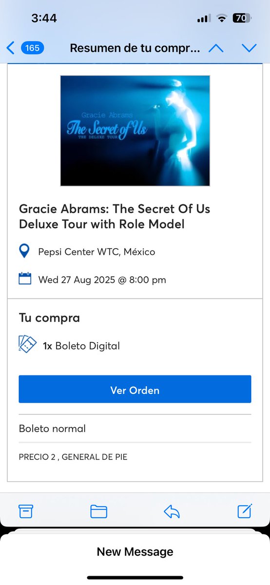 sxlenagold's tweet photo. @AnaSantti @LaliMontalvo hola! yo tengo estos dos, lamentablemente no voy a poder ir por temas de trabajo:c https://t.co/mx9HVDclUw