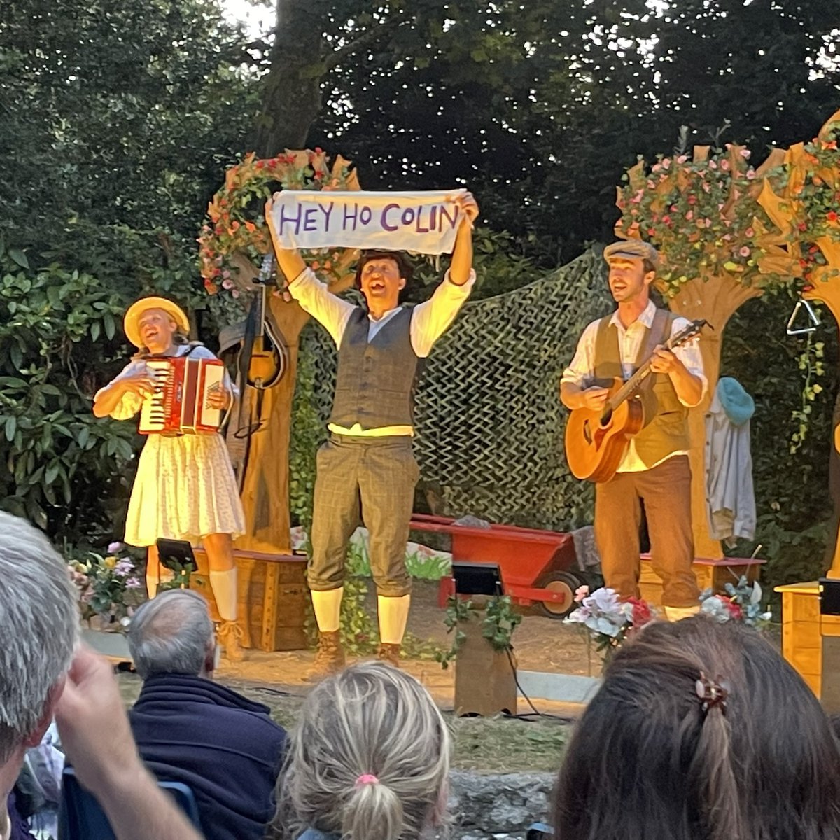 A magical evening spent <a href="/PenleeTheatre/">Penlee Park Theatre</a> Penzance enjoying The Secret Garden with @ThePlandits 

Thank you to everyone for such a memorable show #HeyHoColin 

theplandits.co.uk