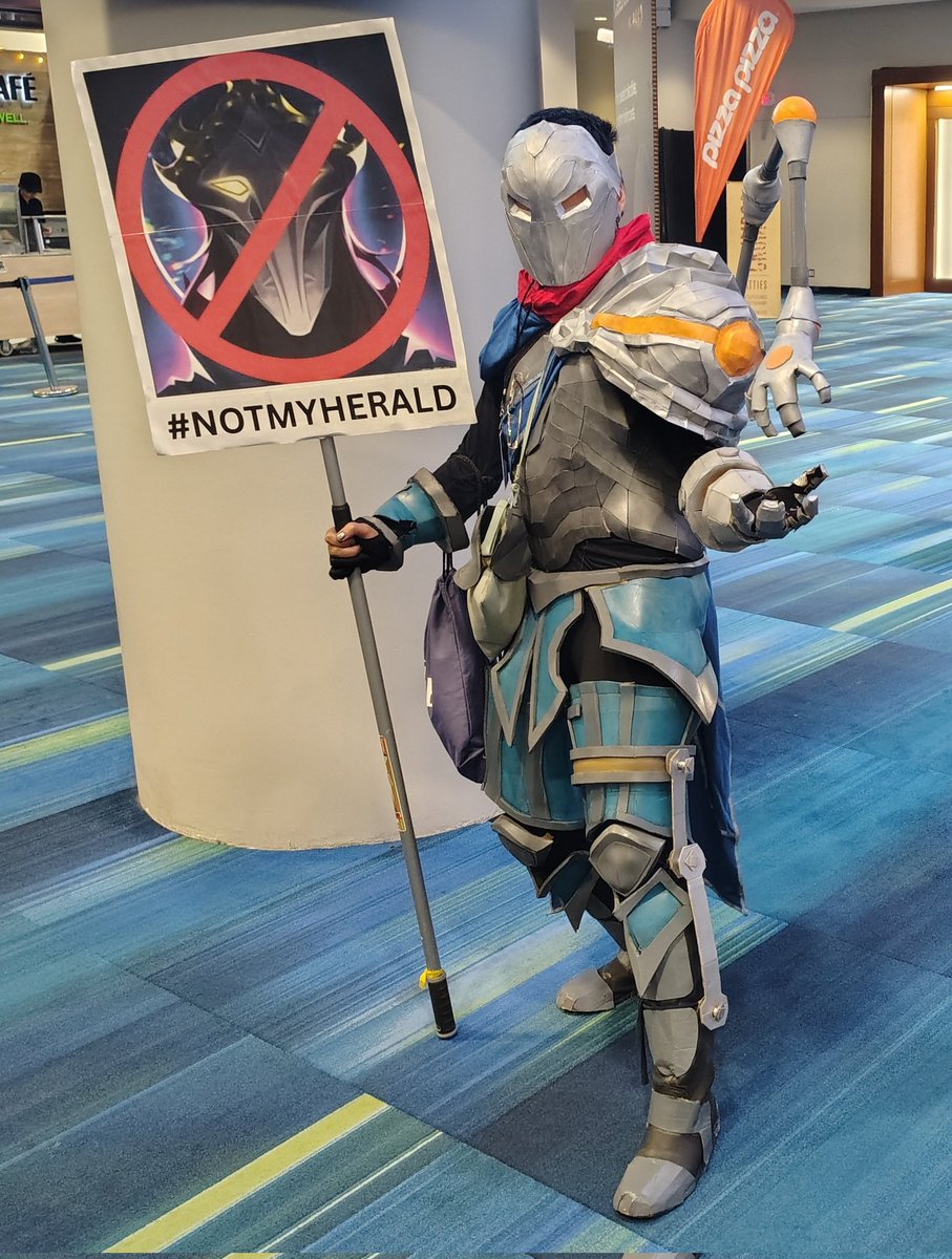 sign was a hit 

#Viktor #LeagueofLegends #Cosplay