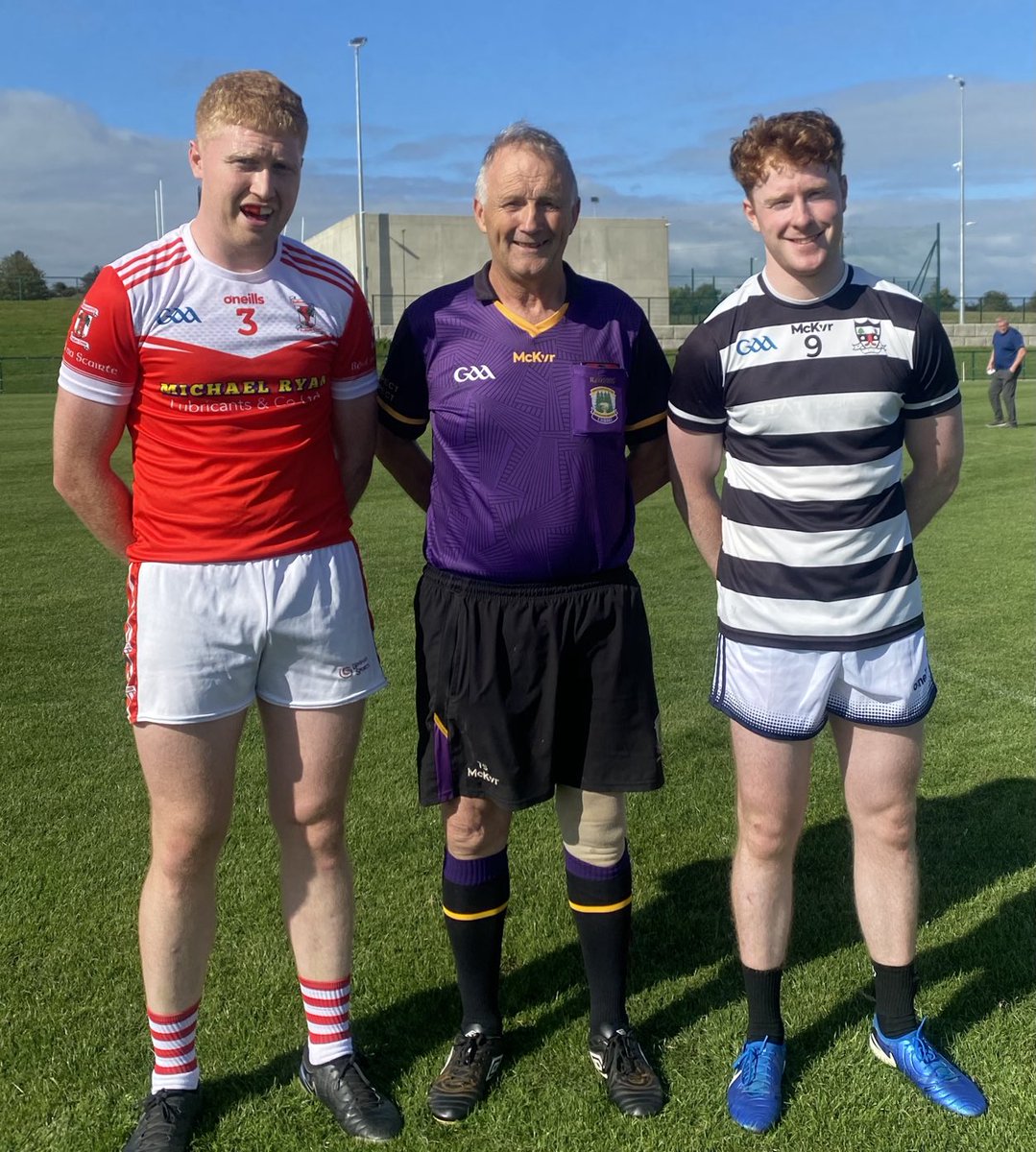 Team captains Ciaran Nyhan &amp; Padraig Healy with referee Tadg Sheehan at Bandon Co-op JAF Ballinascarthy v St Oliver Plunketts