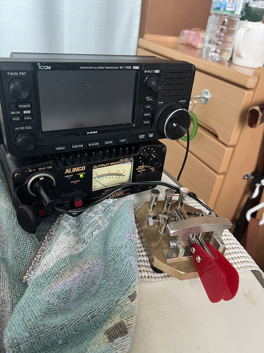 術後１０日目。相変わらず首が痛く頭を支えきれず手で保持する感じ。いつになったら治るのか。右手は、相変わらずの痺れと動きにくい状態が続く。今後、仕事のこと、生活のこと、自分の体の事を考えると夜は眠れずで。眠剤をもらっている。モールスは、すみませんが設置したもののやる気はしない