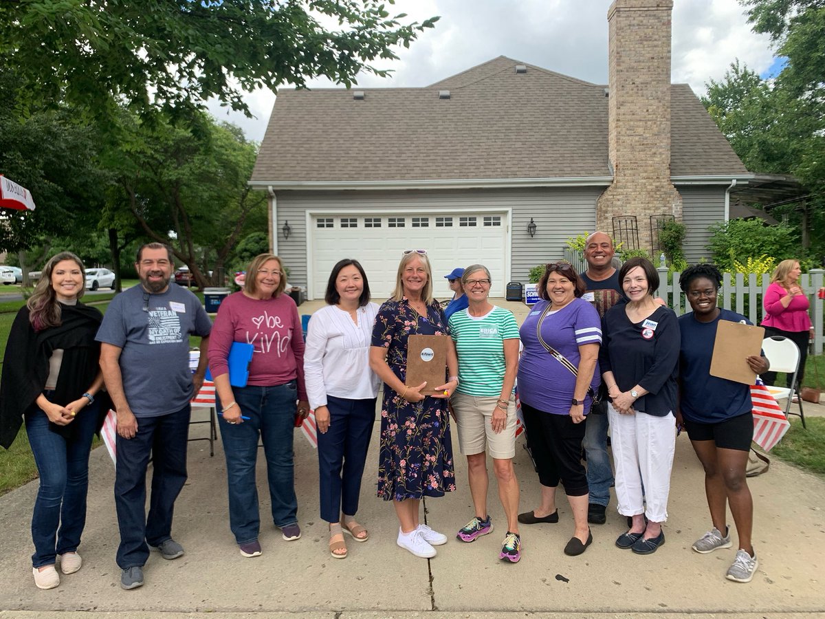 Thanks to everyone who came out to Carol Stream for the petition signature drive-by event! Special thank you to Greg Schwarze and the DuPage Dems for organizing such a successful afternoon to help candidates get on the ballot!

If you're interested in passing petitions to help me