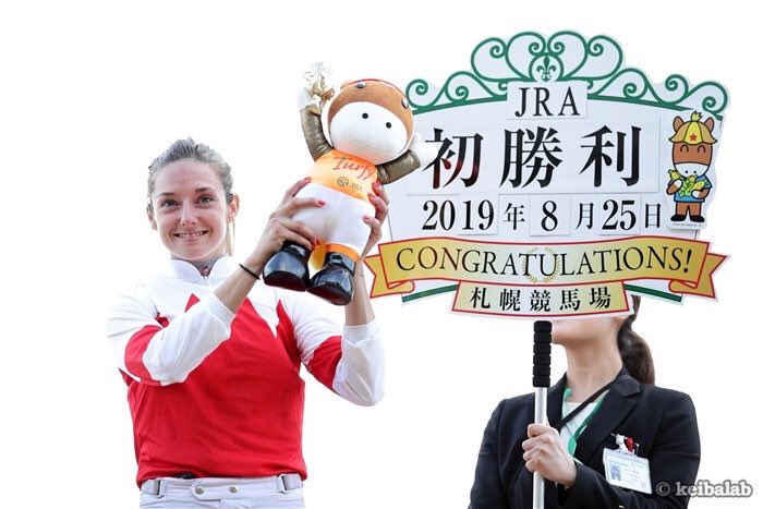 rebelsart's tweet image. 🥇Happy Anniversary🥇
2019-8-25 🇫🇷 Mickaëlle Michel🇯🇵@MickaelleMichel 1st #JRA win with Suave Aramis in the #WASJ‼️🏇🥰
#NeverGiveUp #WorkHard #MickaelleMichel
#ミカエルミシェル
@FredericSpanu @noriri4 @ma_ouma1 @sebgoursaud @KFrnch @Jarjayes117 @CBredar @girolamodmm @zonahipica