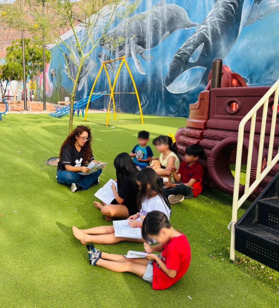 AlfonsoDurazo's tweet photo. El Complejo de Seguridad de Guaymas se ha convertido en un espacio de encuentro para niñas, niños y familias, que aprovechan el parque lineal como parte de nuestras Jornadas Permanentes por la Paz.

Seguimos transformando la tranquilidad con entornos que fomentan la prevención, los valores y el tejido social.