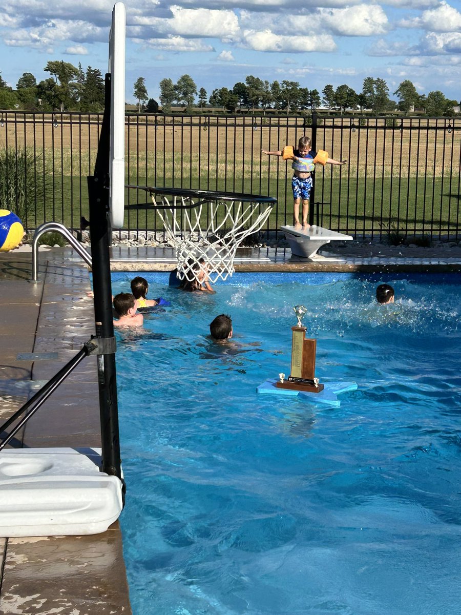 After a tuff start to the playoffs,  the Cardinals regroup on Sunday and go undefeated to win the B-Championship.   Defensive specialist Haef with the final out and Dowser with a couple of great swings!!