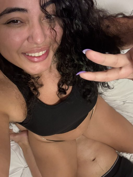 Watch Goddess Marcy 🦒Your favorite Brazilian Amazon🍑👣's leaked NSFW photo on TwXstars