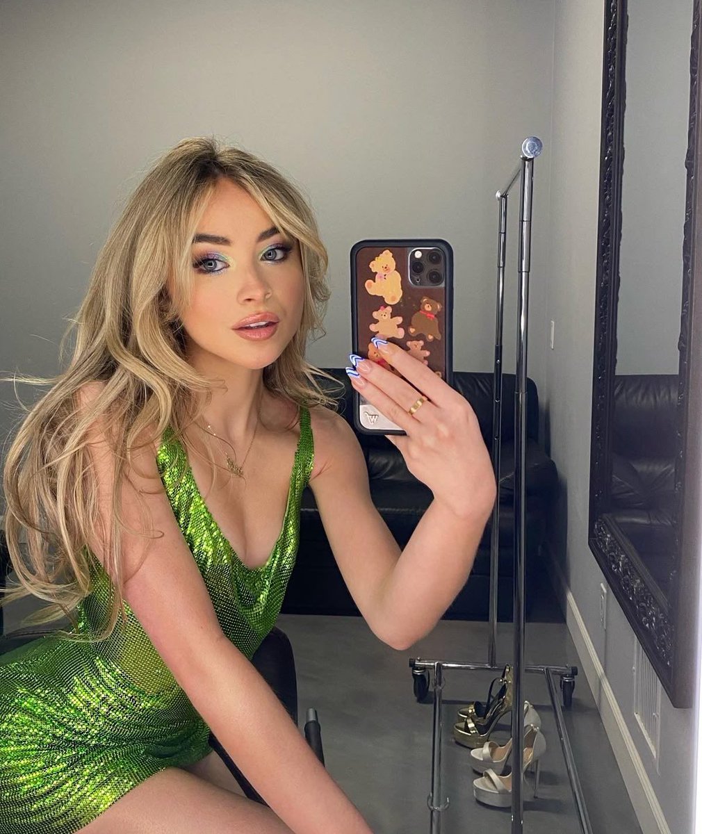 Sabrina. 𝜗ৎ tweet media