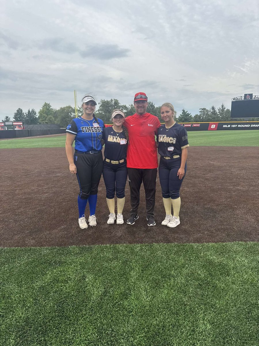 JaydinKiser's tweet photo. I had so much fun at the Ball State camp yesterday! Loved getting to know some of my future teammates!
@Brooke45261 @audrina_08_ @CoachPena_BSU @CoachBurns17 @avrey_steiner @BallStateSB https://t.co/Jl7wkiE4ll