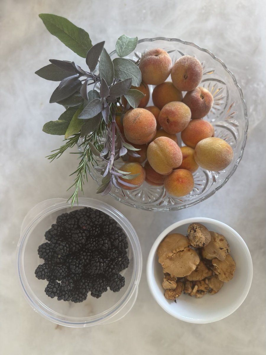 Foraging in the Pacific Northwest
Chanterelles, peaches, blackberry