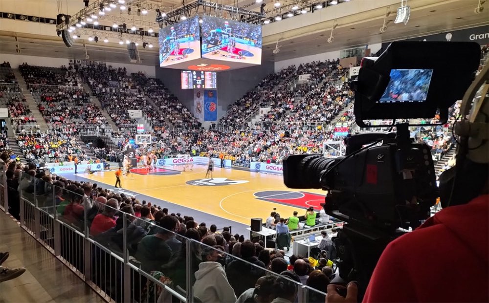 Víctor Colmenarejo (@karusito83) on Twitter photo 📺🏀 Informa <a href="/jordivs24/">Jordi Valle Simó</a> de que DAZN emitirá todos los partidos de ACB = 9 por jornada, de los que 7 serán en exclusiva y 2 compartidos con RTVE y autonómicas
La plataforma estudia ofrecer un paquete exclusivo de ACB por unos 10-12€/mes e incluso descuentos para los abonados de 📺🏀 Informa <a href="/jordivs24/">Jordi Valle Simó</a> de que DAZN emitirá todos los partidos de ACB = 9 por jornada, de los que 7 serán en exclusiva y 2 compartidos con RTVE y autonómicas
La plataforma estudia ofrecer un paquete exclusivo de ACB por unos 10-12€/mes e incluso descuentos para los abonados de