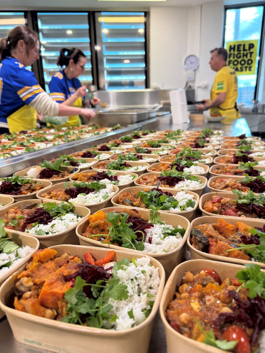 FAAA_Au's tweet image. We love seeing our FAAA Members giving back! 💛
Last week, the Brisbane Metro Committee teamed up with OzHarvest, rolling up their sleeves to cook more than 104 meals for people doing it tough. #OzHarvest #Cookingforacause #FAAA