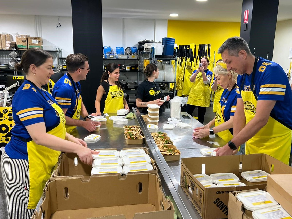 FAAA_Au's tweet image. We love seeing our FAAA Members giving back! 💛
Last week, the Brisbane Metro Committee teamed up with OzHarvest, rolling up their sleeves to cook more than 104 meals for people doing it tough. #OzHarvest #Cookingforacause #FAAA