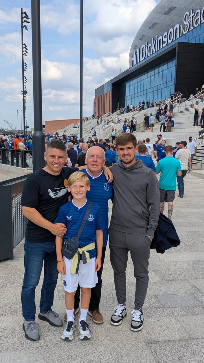 The old and the new...the past and the future.
Three generations witnessing history.
UTFT 💙
