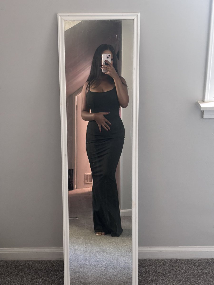 princessniiccii's tweet photo. Come lay your wallet at my feet. https://t.co/UC8SWFsgxq