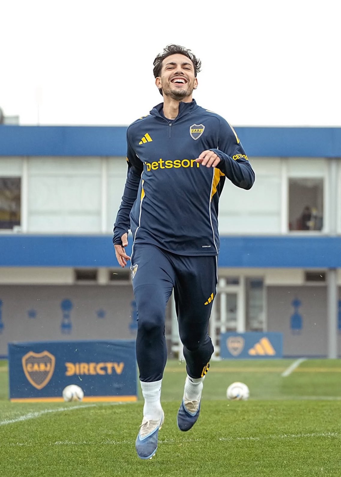 GzJrrXaWsAEPD0u?format=jpg&name=large