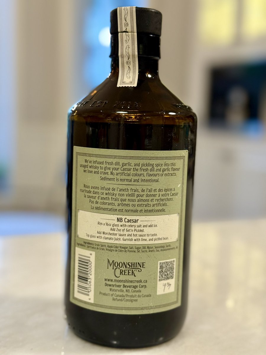Un whisky infusé au cornichon, aneth frais et ail : ça fait le meilleur Bloody Caesar de monde !

Pas disponible à la SAQ, j’ai découvert ça au Nouveau-Brunswick.