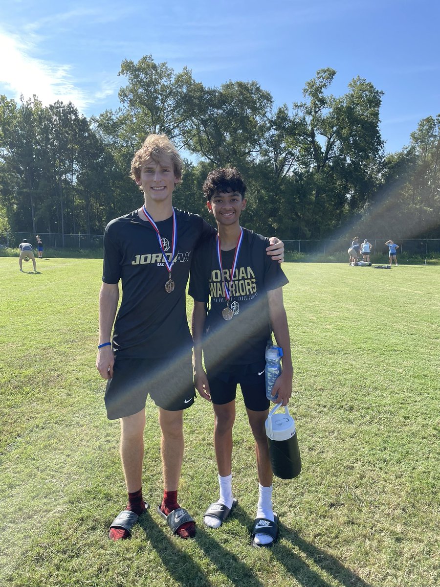 JordanXCTF's tweet photo. Congratulations to our medalist at the Classmate Challenge in Kingwood!!! @KK_Trnka @CoachYeager11 @JordanHSAthlet1

SR Girls Division: Emmy (15th)
JR Girls: Alice (4th), Brook (7th) &amp; Ali (9th)
JR Boys: Brennan (8th)
SO Girls-Claire (14th)
FR Boys-Ruhaan (9th)

Way to compete! https://t.co/ONYYS2RdRl