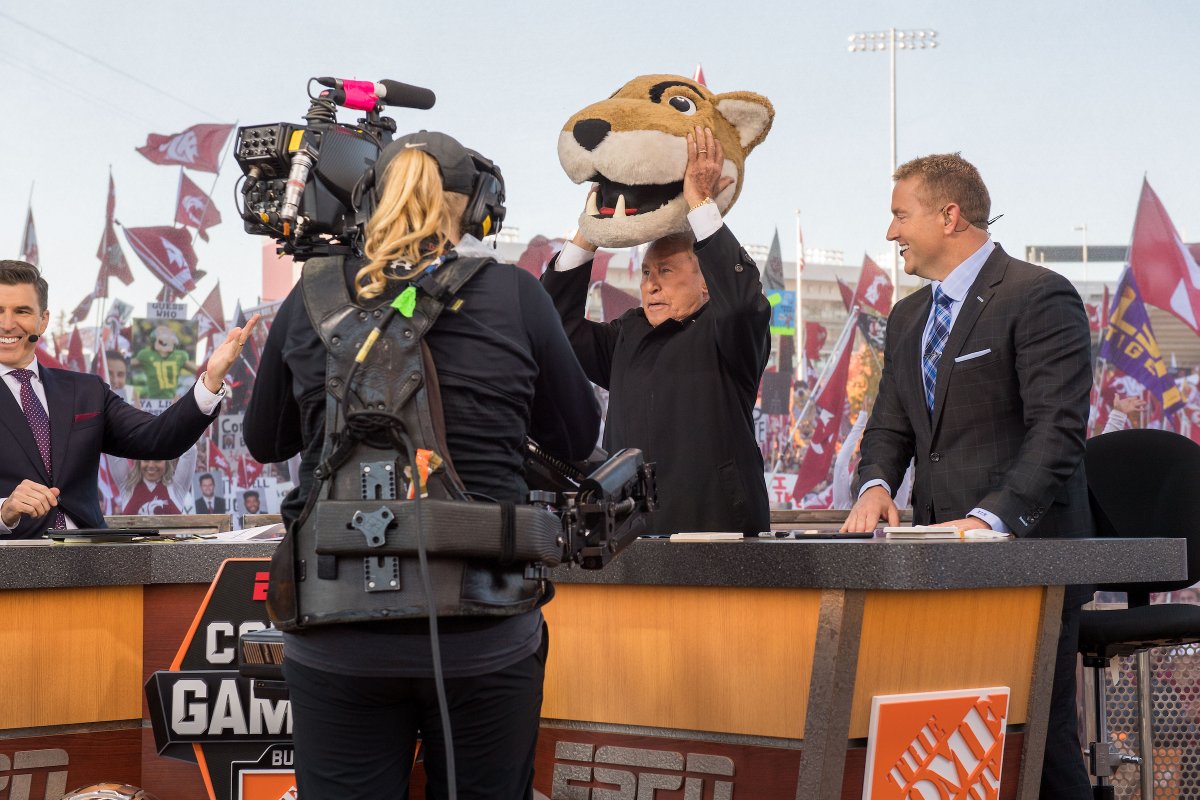 WSUPullman's tweet photo. Thank you Coach Corso for visiting us in 2018!📺🏈#GoCougs https://t.co/PaVwmo2H79