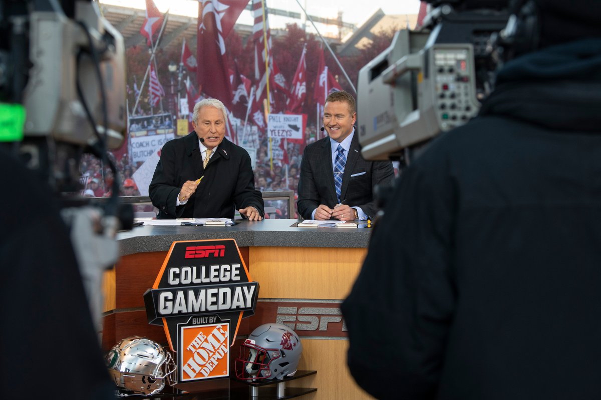 WSUPullman's tweet photo. Thank you Coach Corso for visiting us in 2018!📺🏈#GoCougs https://t.co/PaVwmo2H79
