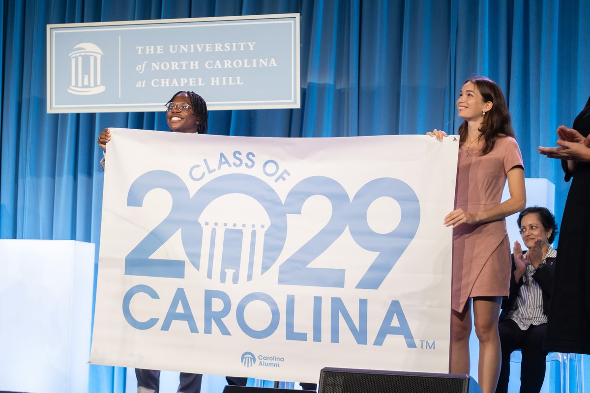 unccollege's tweet photo. The largest  first-year class in @UNC history began its Carolina journey last week.

More than 6,000 new first-year, transfer and grad students gathered in the Dean Smith Center for convocation and to hear from keynote speaker Tyler Hansbrough ’09 

https://t.co/KFtb5DiFem https://t.co/CSToJL2e7V