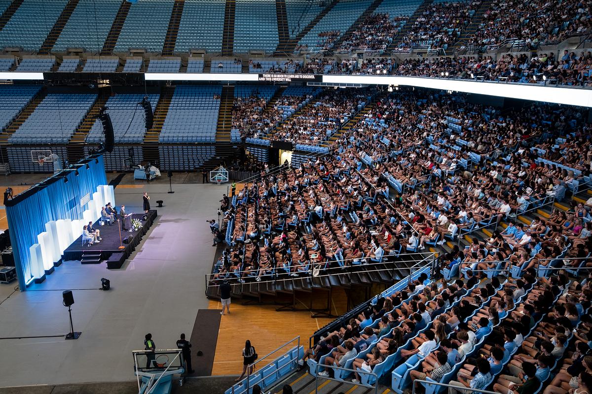 unccollege's tweet photo. The largest  first-year class in @UNC history began its Carolina journey last week.

More than 6,000 new first-year, transfer and grad students gathered in the Dean Smith Center for convocation and to hear from keynote speaker Tyler Hansbrough ’09 

https://t.co/KFtb5DiFem https://t.co/CSToJL2e7V