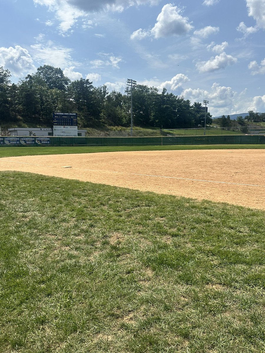 Thank you <a href="/PSCSoftballWV/">Potomac State Softball</a> for an amazing camp today! Had an absolute blast 

Go Cats! 💙💛
<a href="/Org_LLG/">Lady Lightning Gold Org Account</a> @llghumphrey