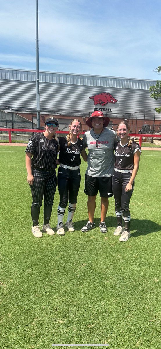 kennariley2027's tweet image. So grateful to have had the experience to play at the @RazorbackSB camp this weekend! Loved the coaches and staff. Thank you @djgasso, @MattMeuchel, @CoachDeifel for a great experience! Enjoyed getting to learn new skills and drills from the coaches and staff!!
#GoRazorbacks