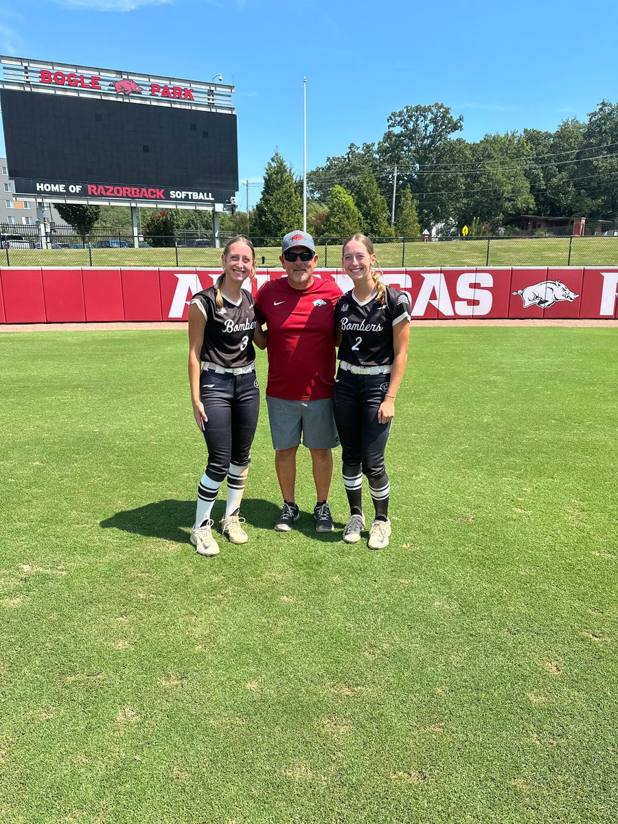 kennariley2027's tweet image. So grateful to have had the experience to play at the @RazorbackSB camp this weekend! Loved the coaches and staff. Thank you @djgasso, @MattMeuchel, @CoachDeifel for a great experience! Enjoyed getting to learn new skills and drills from the coaches and staff!!
#GoRazorbacks