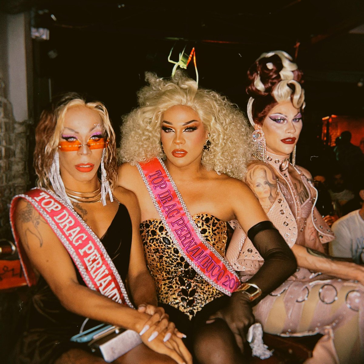 acenarecifense's tweet photo. Nesta semana o Cabaré da Ruby foi palco para uma noite especial voltada para o lipsync!

Enquanto Ruby Nox (@arubynox) dublava pela sua vida no programa, a Casa Bacurau contou com performances de Paola Hoffmann Van Cartier (@missshoffmann) e das Top Drags Pernambuco! https://t.co/We0qtJ8k5G