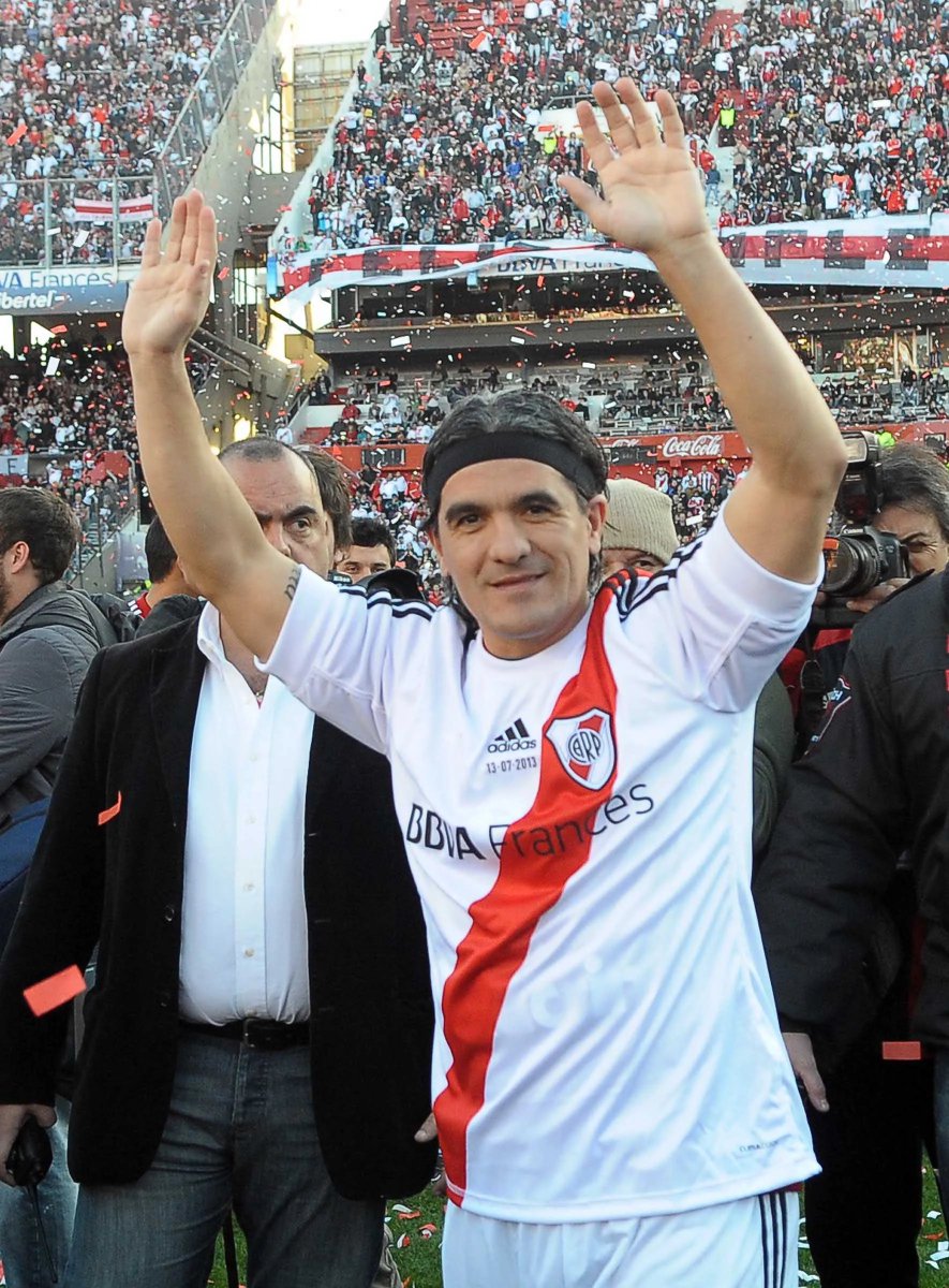 “Gracias Dios por hacerme hincha de River”

✍️ Ariel Ortega