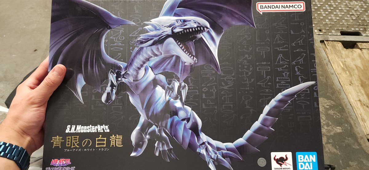 S.H.MonsterArts
Blue-Eyes White Dragon

FINALLY found this figure so expect me to put it together real soon!