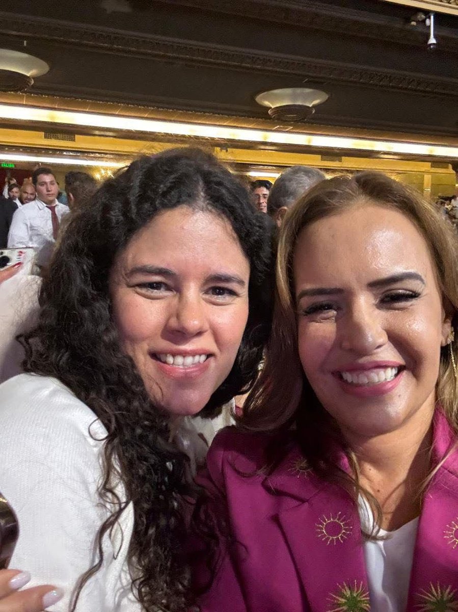 Clara Luz Flores (@claraluzflores) on Twitter photo Un abrazo y mi felicitación a nuestra Presidenta Nacional de Morena, <a href="/LuisaAlcalde/">Luisa Alcalde</a> , por su cumpleaños.
Mujer extraordinaria, de entrega, visión y compromiso con México y la transformación.
Un honor caminar juntas.
¡Muchas felicidades! 🥳 🎂 Un abrazo y mi felicitación a nuestra Presidenta Nacional de Morena, <a href="/LuisaAlcalde/">Luisa Alcalde</a> , por su cumpleaños.
Mujer extraordinaria, de entrega, visión y compromiso con México y la transformación.
Un honor caminar juntas.
¡Muchas felicidades! 🥳 🎂