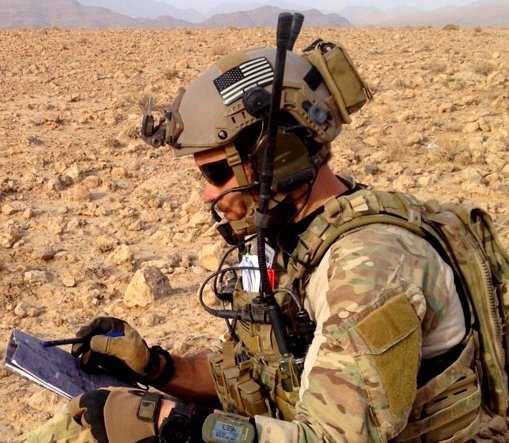 devgroup_jp's tweet image. S.O.E. HELMET BALLAST

本ポーチは、PVS14 や PVS7  NOD装着時の重量によるヘルメット前方への傾きを補正し快適性を向上させます。ヘルメット表面のベルクロに取り付け、NSW  Helmet Ballast は、MS2000 とCR123s  とAA/AAA6個を安全に装着可能。

devgroup.jp/shopbrand/ct2/