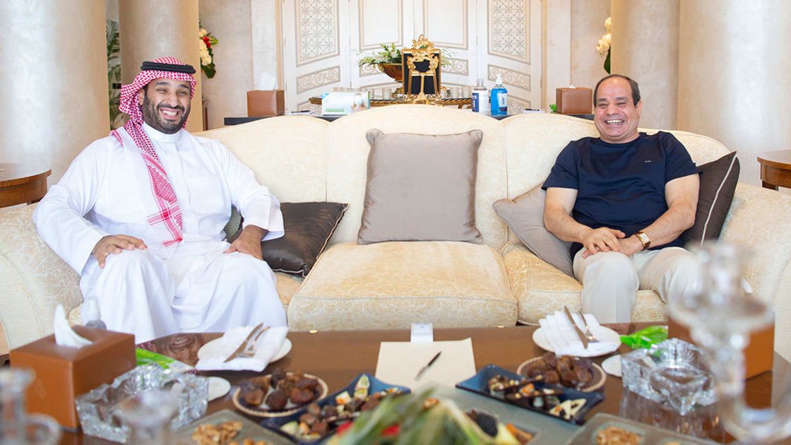 اينشتاين السعودي (@saudieinstein) on Twitter photo الأخت الفاضلة د.سمية عسله <a href="/SomiAsla/">د.سمية عسله</a>
أبدأ بما لا يقبل لبسًا: لم أعتذر ولن أعتذر عن كلمة كتبتها. فما خطه قلمي لم يكن طعنًا في شخصك ولا مساسًا بشرفك؛ فشرفك من شرفنا جميعًا، ومن يطعن فيه لا يمثل سعوديًا أصيلًا. ما كتبته كان موقفًا سياديًا من مقالةٍ صوّرت ترحيب السعوديين وكأنه جاء الأخت الفاضلة د.سمية عسله <a href="/SomiAsla/">د.سمية عسله</a>
أبدأ بما لا يقبل لبسًا: لم أعتذر ولن أعتذر عن كلمة كتبتها. فما خطه قلمي لم يكن طعنًا في شخصك ولا مساسًا بشرفك؛ فشرفك من شرفنا جميعًا، ومن يطعن فيه لا يمثل سعوديًا أصيلًا. ما كتبته كان موقفًا سياديًا من مقالةٍ صوّرت ترحيب السعوديين وكأنه جاء