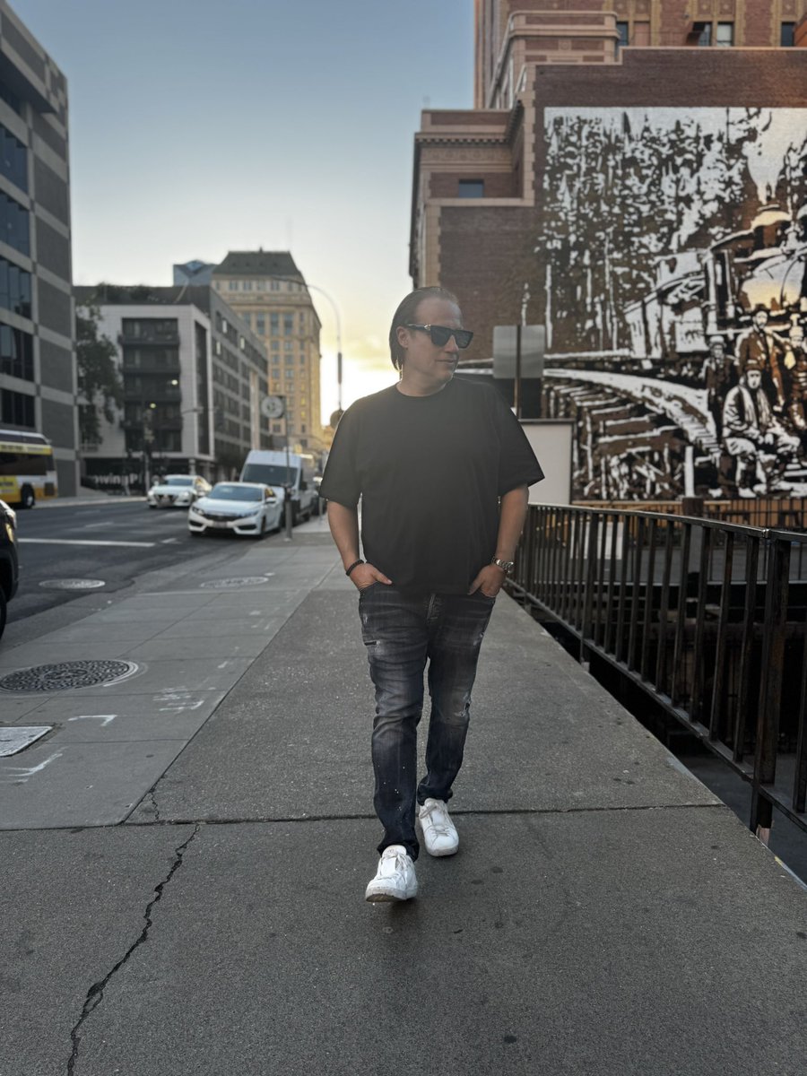 edxMusic's tweet photo. Can you guess the city? #NoXcuses https://t.co/yPHiUxZddj