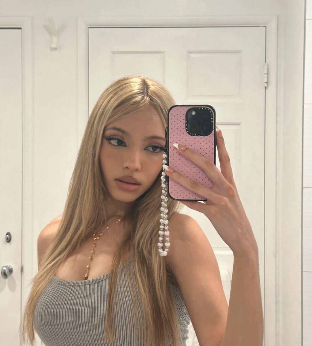 GIRLSET’s Camila looks doll-like in new instagram pics.