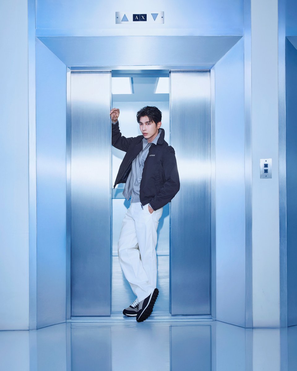 ELLE Thailand (@ellethailand) on Twitter photo มิว ศุภศิษฏ์ <a href="/MSuppasit/">mewsuppasit</a> ร่วมถ่ายทอดสไตล์คนเมืองในมิติใหม่กับ Armani Exchange ที่เปิดตัวคอลเล็กชั่น Fall/Winter 2025 โดยคอลเล็กชั่นนี้โดดเด่นด้วยโทนสีโมโนโครมและเดนิม เสริมรายละเอียดอันเป็นซิกเนเจอร์ของแบรนด์ด้วยลายพิมพ์สุดไอคอนิก
#ELLEThailand
#ArmaniExchangeTH
#MewSuppasit มิว ศุภศิษฏ์ <a href="/MSuppasit/">mewsuppasit</a> ร่วมถ่ายทอดสไตล์คนเมืองในมิติใหม่กับ Armani Exchange ที่เปิดตัวคอลเล็กชั่น Fall/Winter 2025 โดยคอลเล็กชั่นนี้โดดเด่นด้วยโทนสีโมโนโครมและเดนิม เสริมรายละเอียดอันเป็นซิกเนเจอร์ของแบรนด์ด้วยลายพิมพ์สุดไอคอนิก
#ELLEThailand
#ArmaniExchangeTH
#MewSuppasit